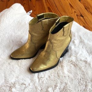 Sold🎉gold boots